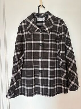 Women’s Silverts plaid cape (one size)